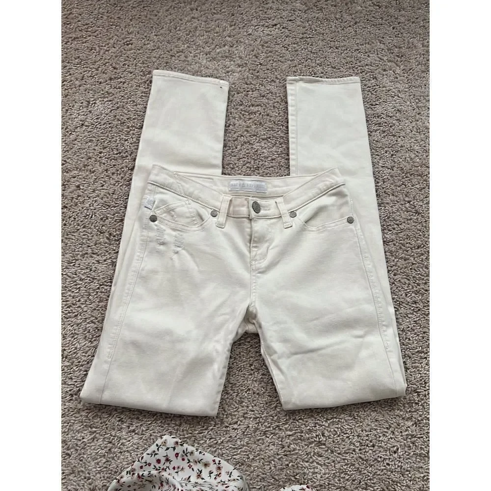 Rock & Republic Beige Berlin Light Wash Straight Skinny Jeans 4 M